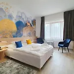 Alison Apartman