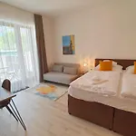 Alison Apartman *