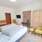 Alison Apartman