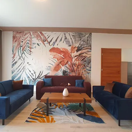 Alison Apartment *