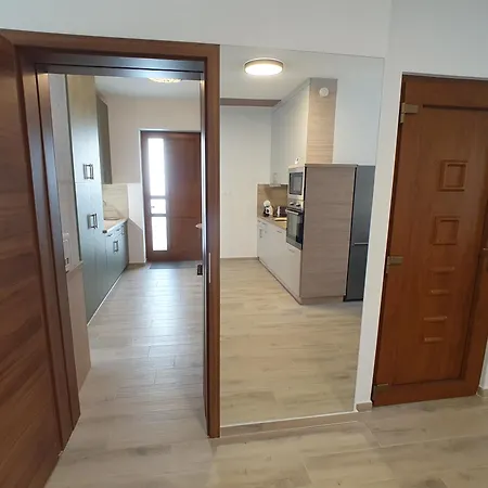 Alison Apartment *